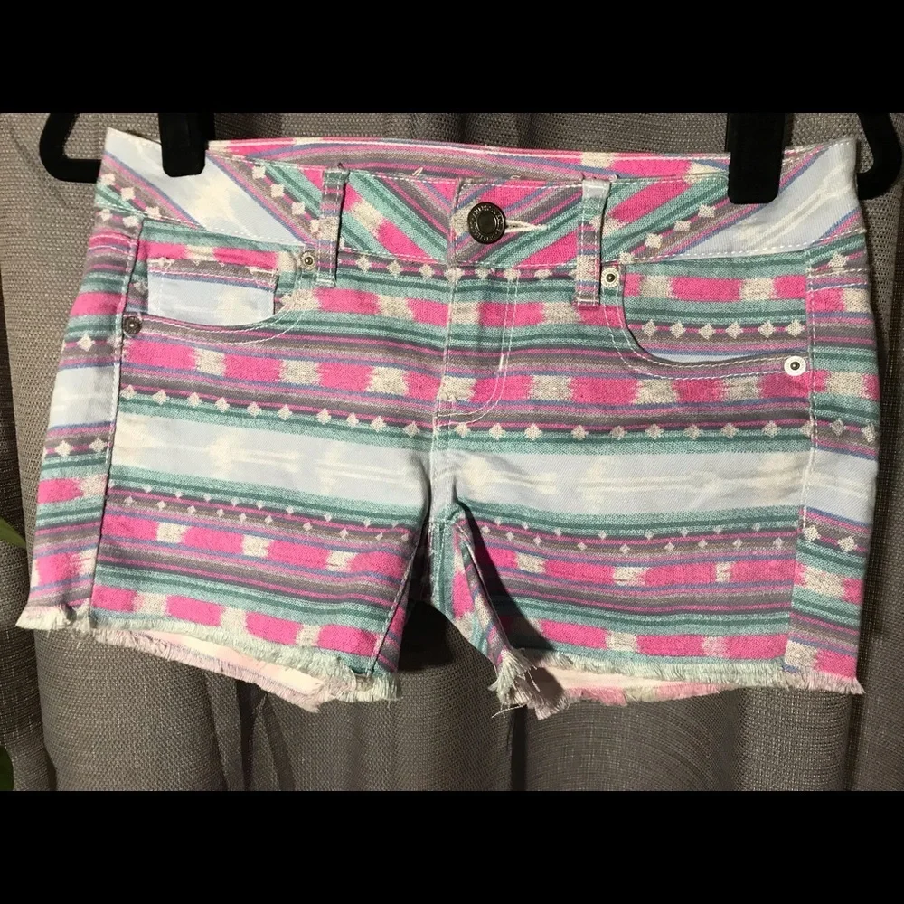 AMERICAN EAGLE 2 Pastel Tribal Raw Hem Shorts